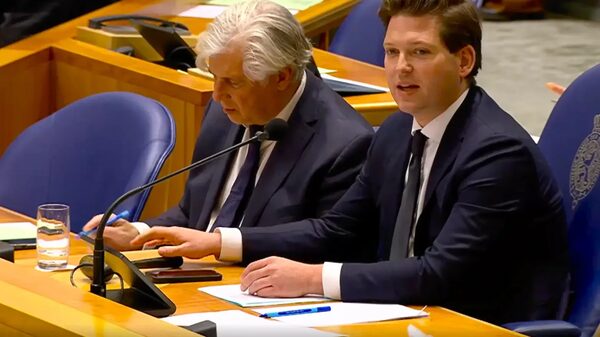 Pijnlijk moment eerste werkdag Thom van Campen: microfoon staat open