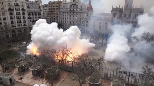Bizarre vuurwerkshow in Valencia lijkt op start van Derde Wereldoorlog