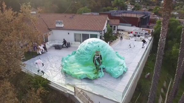 Recordbrekend experiment zorgt voor bizarre schuimexplosie