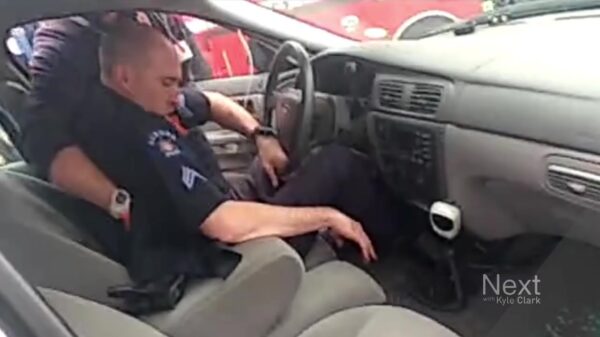 Agenten vinden straalbezopen collega in onopvallende politieauto