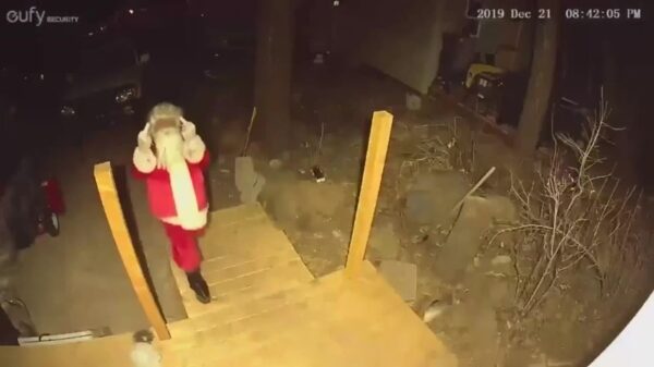 Brekend: de Kerstman op video vastgelegd