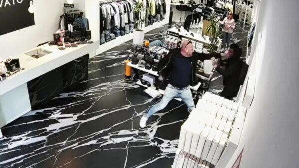 Winkeleigenaar in Steenbergen leert recidiverende winkeldief een pijnlijk lesje