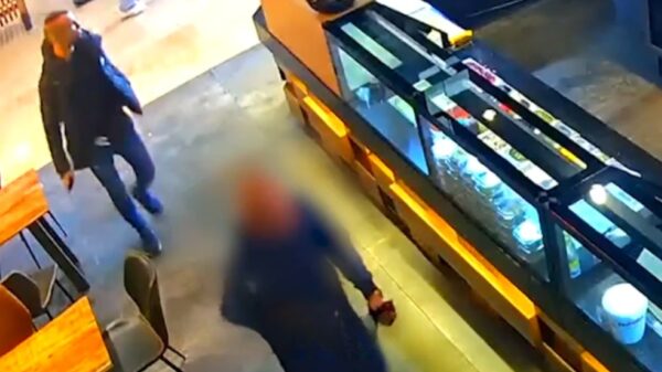 Mannen jatten fooienpot na eten van broodje in Rotterdam-Zuidplein