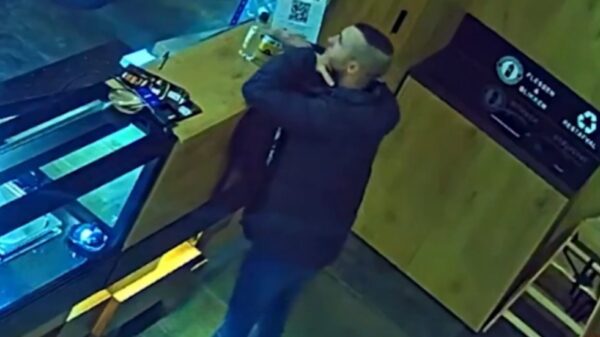 Mannen jatten fooienpot na eten van broodje in Rotterdam-Zuidplein