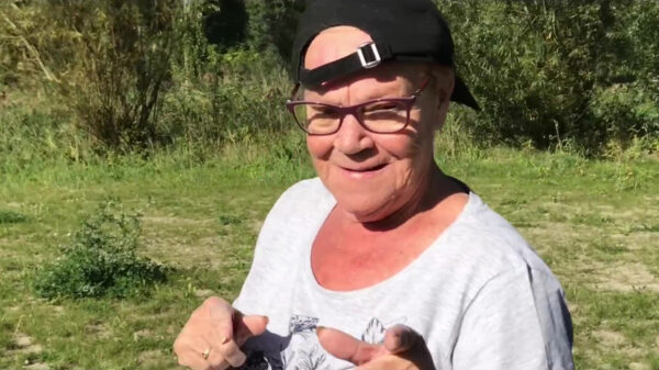 De muzikale monsterhit van de week: Super Oma - De Oma Rap