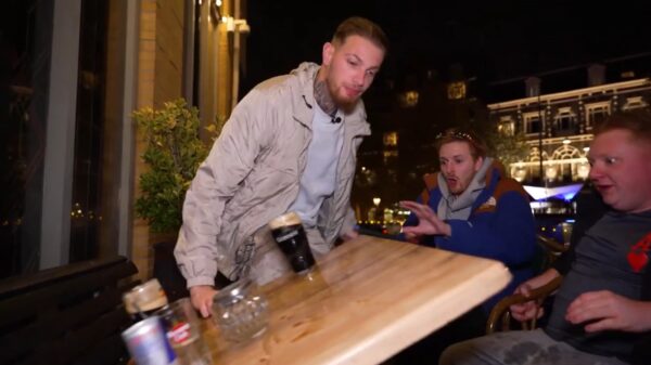 Yordi en Sjorleone kneitertje lam in nieuwe video van de Bankzitters