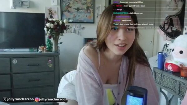 Oeps: Kickstreamer vergeet even dat haar moeder ook sneaky meekijkt