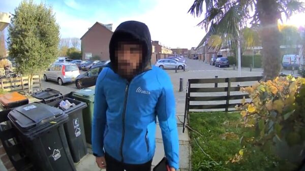 Deltamedewerker is winnaar van de asociaalste deurverkoper van 2025