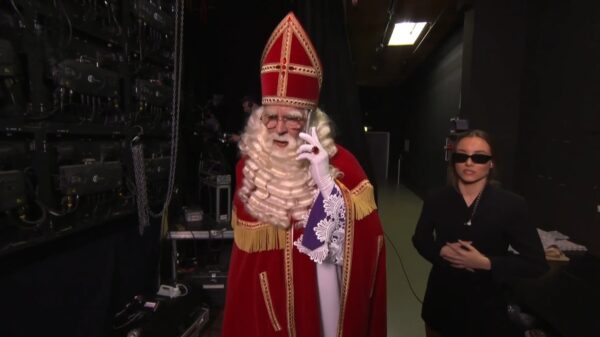 Sinterklaas zorgt voor chaos tijdens KNALLENDE terugkeer bij Vandaag Inside