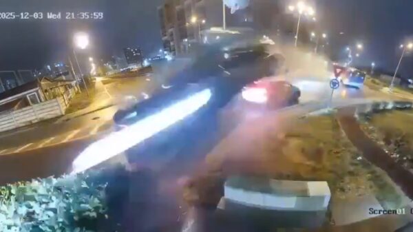 Eerste vliegende auto van Roemenië eindelijk op video vastgelegd