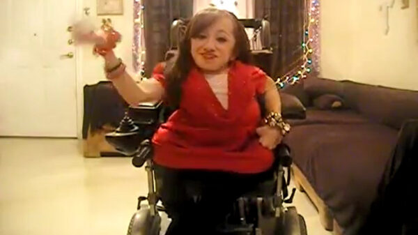 Onbedoeld playbacken op het arbeidsongeschikte kerstnummer Jingle Balls