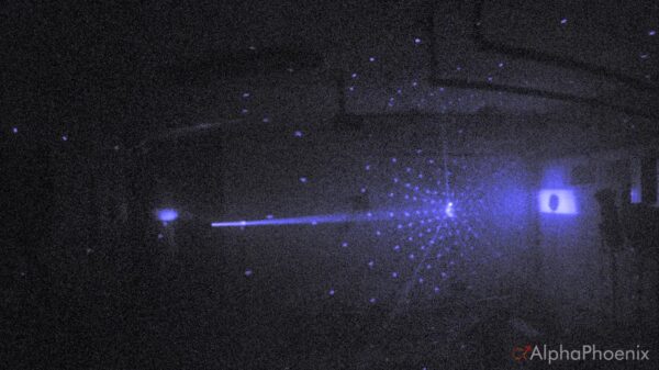 YouTuber legt de snelheid van het licht vast met een bizar snelle camera