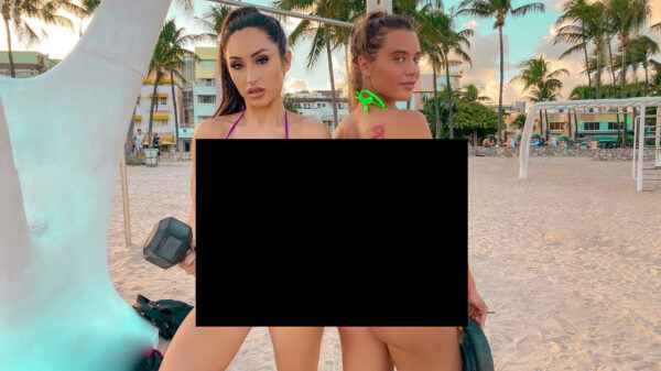 Deze dames in micro-bikini laten zien hoe je de kerstkilo's er op het strand weer af traint