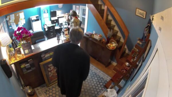 Britse vrouw dreigt 50 jaar cel in te gaan voor wijnroof van $42.000