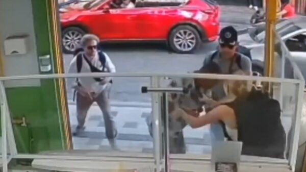 Lafbek neemt de benen als zijn vriendin wordt overvallen met een mes