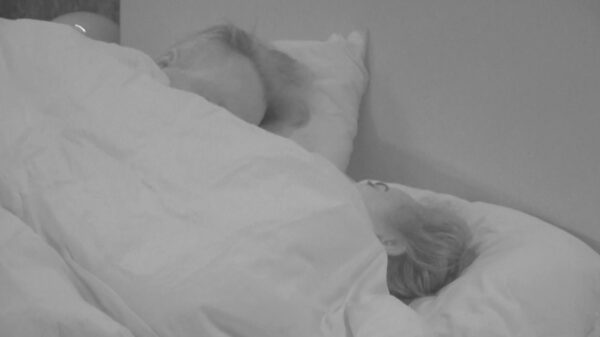 Odenilde en John beleven intiem nachtje in de Lang Leve de Liefde-villa