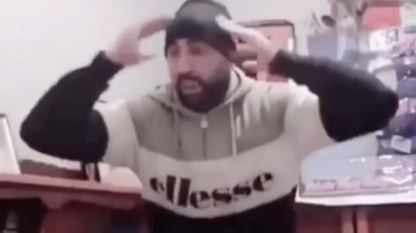 Badr Hari-fan snapt helemaal niets van zijn rare trappen in het gevecht met Rico Verhoeven