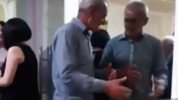 Classic: die eeuwige dronken discussies met je tweelingbroer