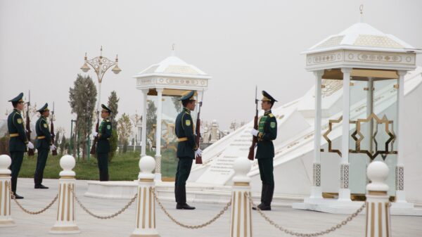 Alleen witte auto's en een lege hoofdstad: Turkmenistan blijft onwerkelijk