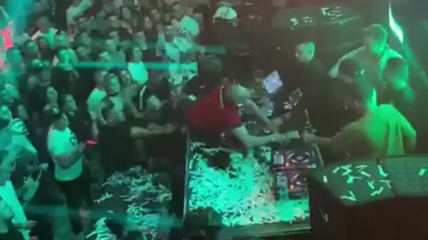 Als de dj je verzoekje niet wil draaien