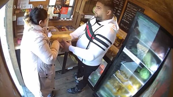 Stelletje sloopt beveiligingscamera en jat boerderijwinkel in Hunsel leeg