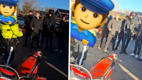 Motoragent staat erbij en kijkt ernaar: wie heeft z'n sleutel gejat?