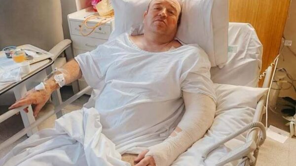 Held die terrorist Bondi Beach overmeesterde doorbreekt stilte vanuit ziekenhuis