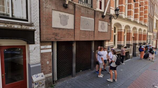 Corps in Amsterdam wéér door het stof na seksistisch sinterklaasgedicht