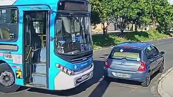 Deze Braziliaanse buschauffeur wil je niet blokkeren tijdens een ruzie