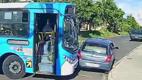 Deze Braziliaanse buschauffeur wil je niet blokkeren tijdens een ruzie