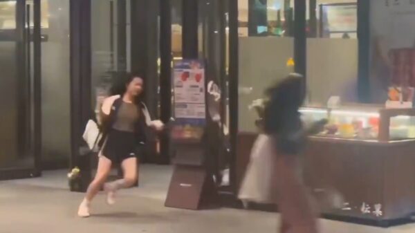 Idioot steekt drie mensen dood na rookbom op metrostation van Taipei