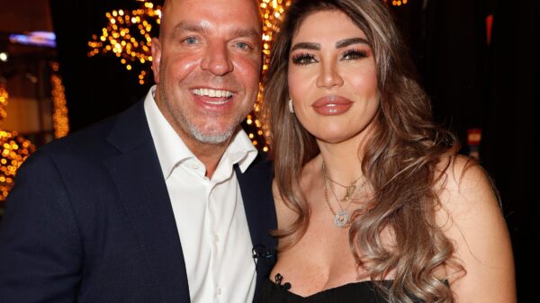 Buren zijn klaar met overlast bij villa Andy en Melisa en verkopen huis