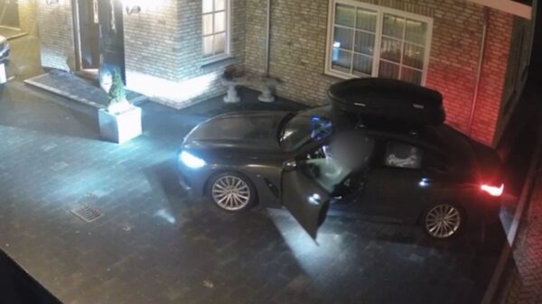 Bizar: Auto van zanger Sander Kwarten gestolen met 3 kinderen achterin