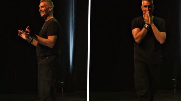 Guido Weijers knikkert ontzettend irritante vrouw de zaal uit tijdens show