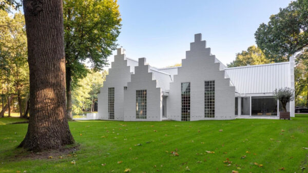 Voor slechts 3,5 miljoen ben jij de nieuwe eigenaar van dit architectonische hoogstandje