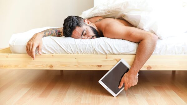 Apple waarschuwt voor risico’s bij opladen iPhone tijdens slapen