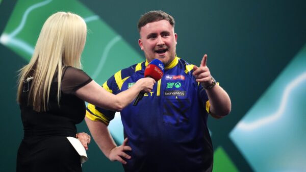 Uitgefloten Luke Littler gaat los tegen publiek: "Jullie betalen mijn prijzengeld"