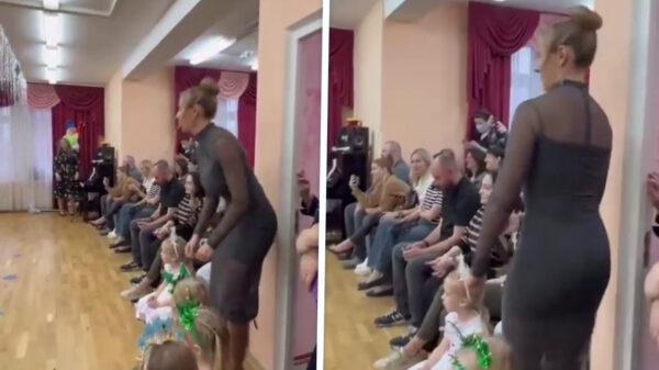 Vader filmt kerstviering maar focust totaal niet op zijn eigen kind