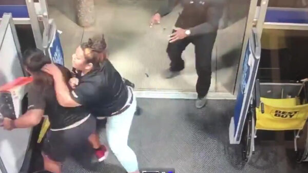 Kan iemand deze winkelmedewerkster even direct een loonsverhoging geven?