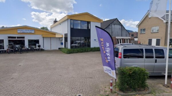 Geflipte vent in Putten steekt woning in brand en gooit spullen naar beneden