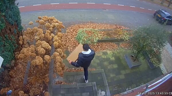 Vermeende asielzoeker jat pakketje bij iemands voordeur in Ter Apel