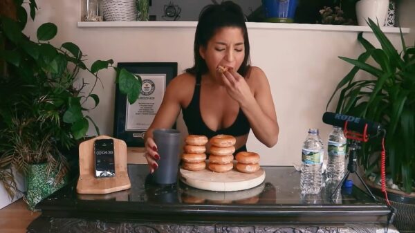 Maak kennis met Leah Shutkever; de beste vrouwelijke wedstrijdeter van de UK