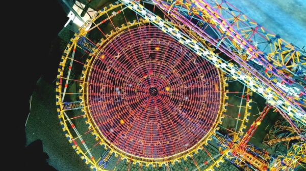 Even helemaal zen worden met 's werelds grootste K'nex-ballenmachine