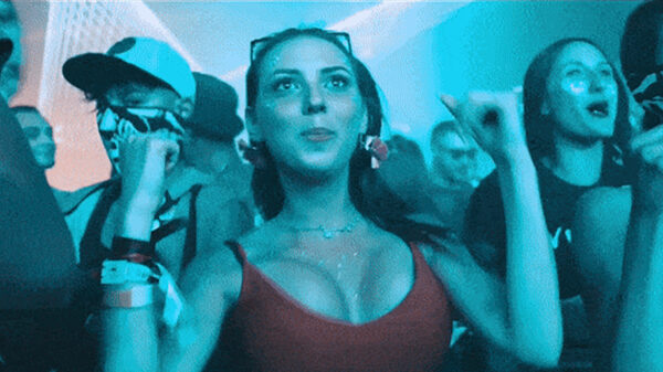 Gifdump: Aantrekkelijke feestbeesten die losgaan alsof morgen niet telt