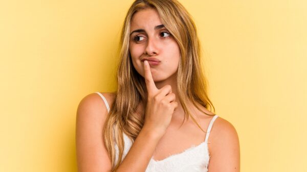 Onderzoekers zien zorgelijke link tussen neuspeuteren en ongeneeslijke ziekte