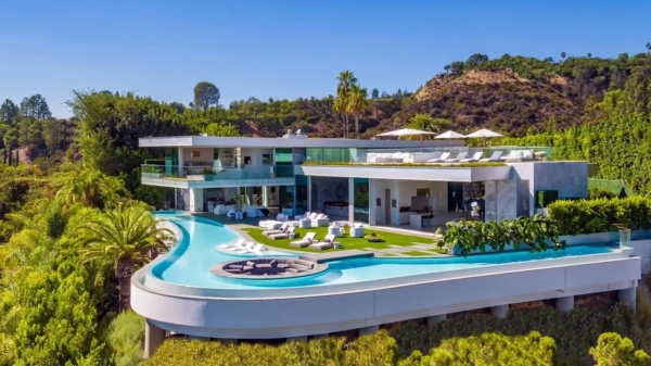 Even rondkijken in een 52 miljoen dollar kostend huisje in Beverly Hills
