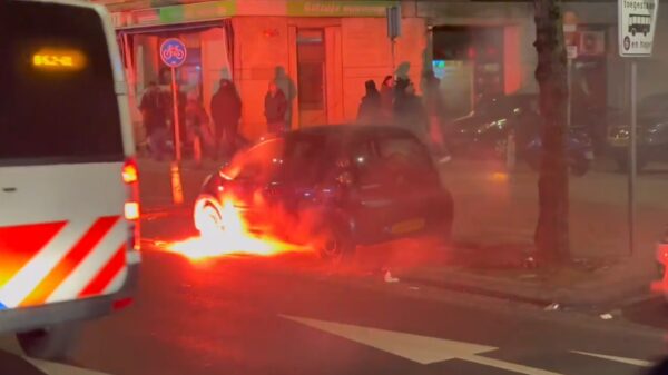 ME moet ingrijpen bij rellen na Afrika Cup-finale in Haagse Schilderswijk