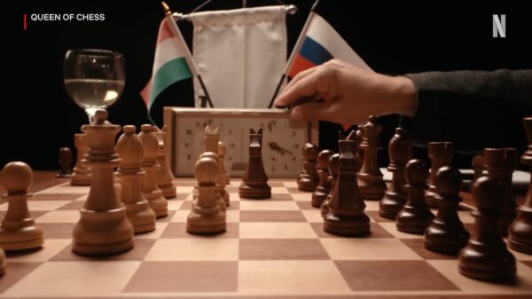 De trailer van Queen of Chess zet de schaakwereld weer op scherp
