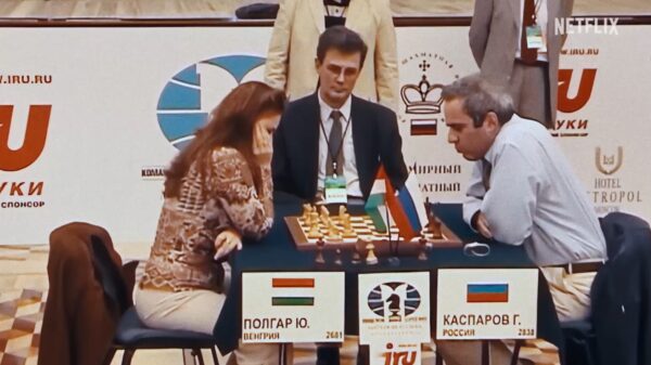 De trailer van Queen of Chess zet de schaakwereld weer op scherp