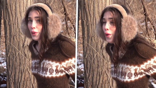 Koudetherapie: Weer een durfal die een verfrissende sneeuwengel maakt